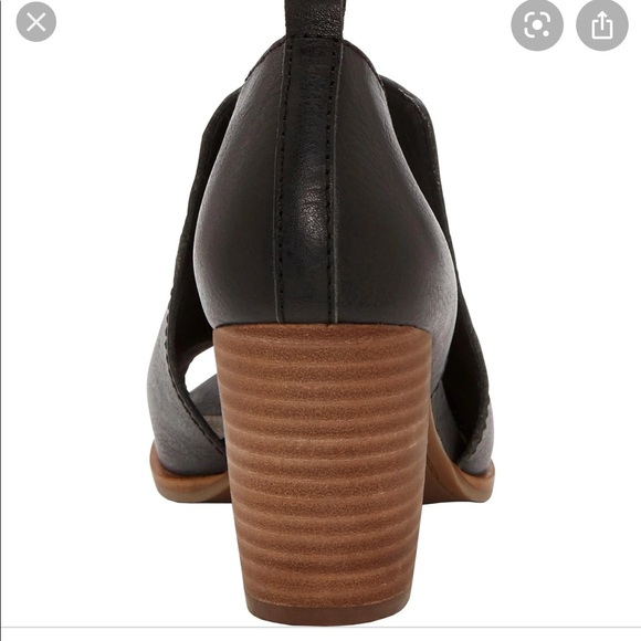 Lucky Brand Junai Leather Sandals. - Picture 4 of 14